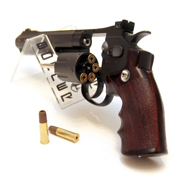 v imitaciji lesa. v imitaciji lesa.