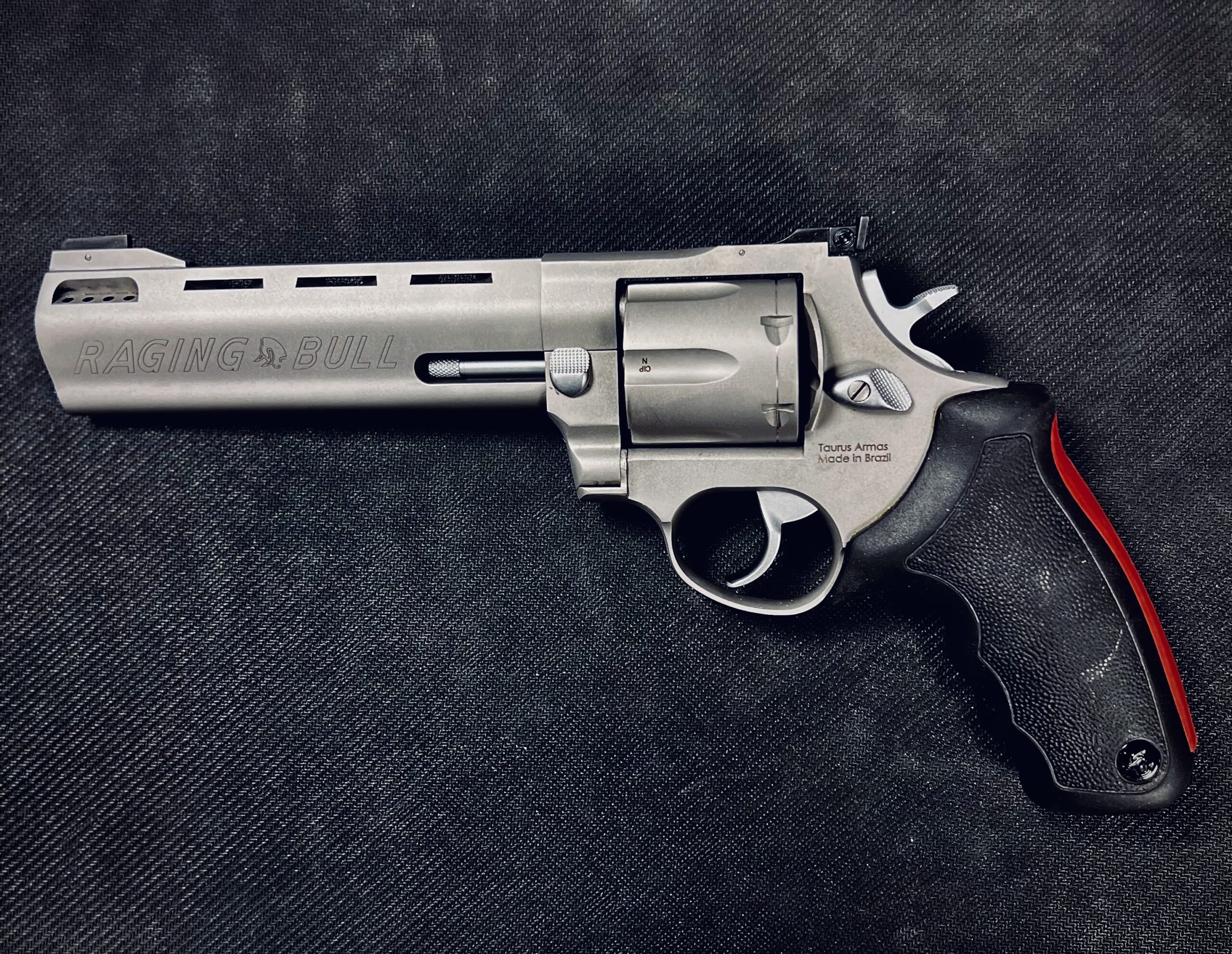 IMG_2615 Used revolver Taurus Raging BULL .44mag #AAM161703 - slika 1
